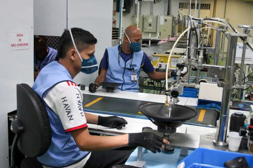 Indústria nacional varia 0,1% em março e acumula alta de 3,1% em 2026