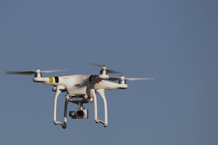 Novas regras para drones reforçam segurança e orientam pilotos sobre como operar