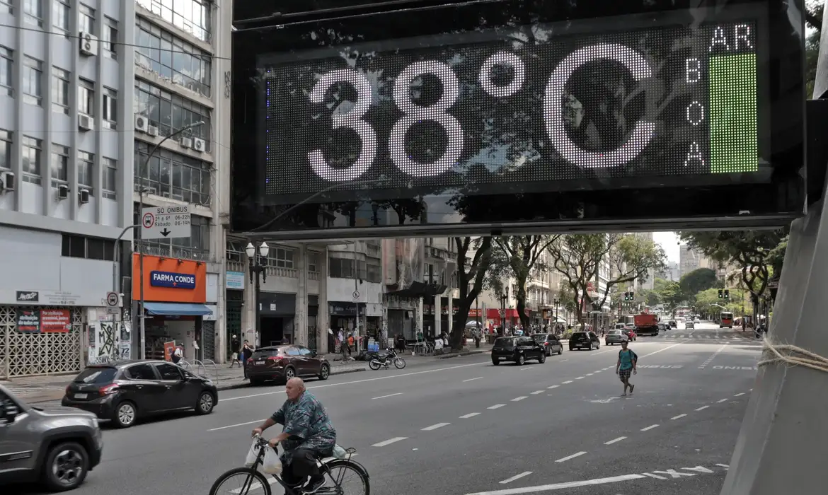 Agosto termina com temporais no Sul e calor de até 41ºC no Norte
