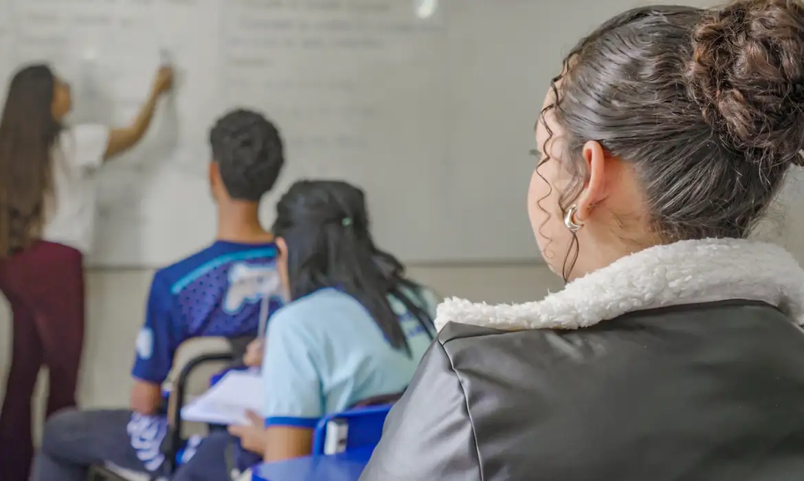 Ensino integral acelera aprendizado de vulneráveis