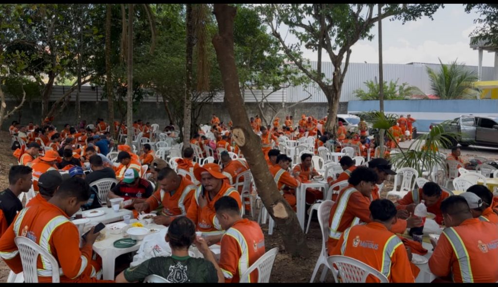 Garis de Manaus passam a receber almoço preparado no local de trabalho