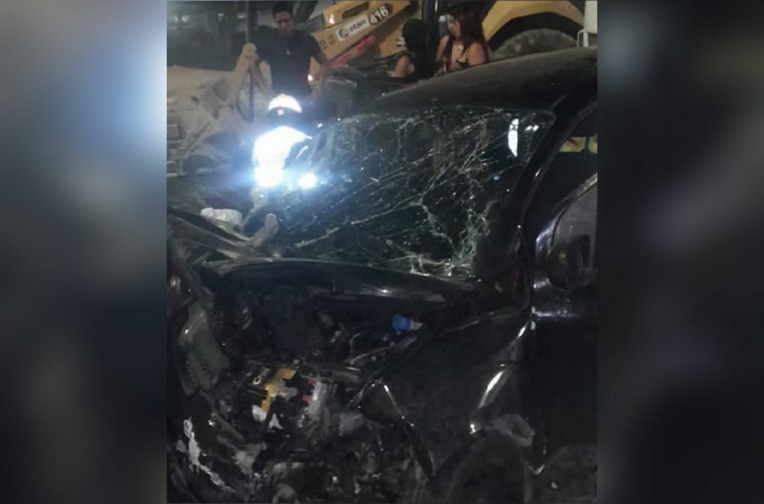 Acidente deixa 4 pessoas feridas após carro bater em veículos e caminhão em Manaus