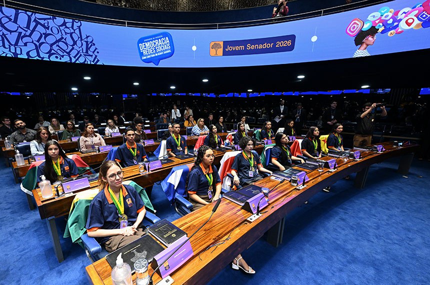 ‘Jovens Senadores’ tomam posse com protagonismo feminino na Mesa