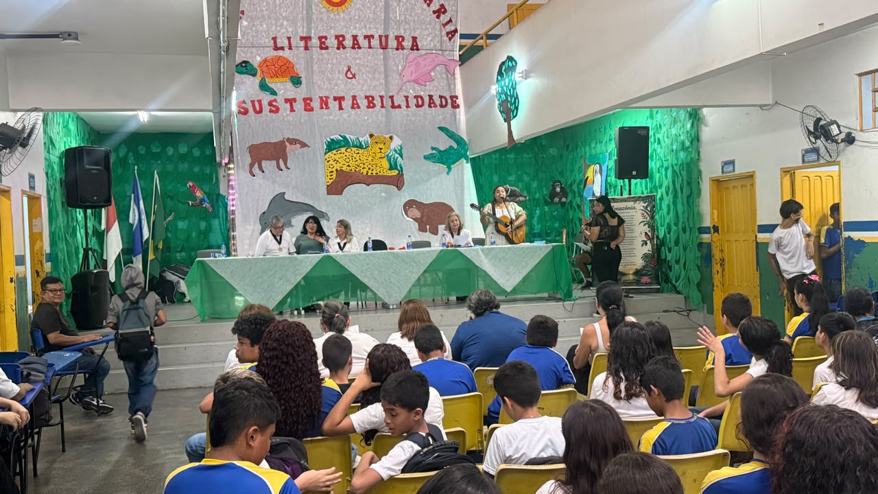 Literatura amazônica ganha destaque em semana literária em escola de Manaus