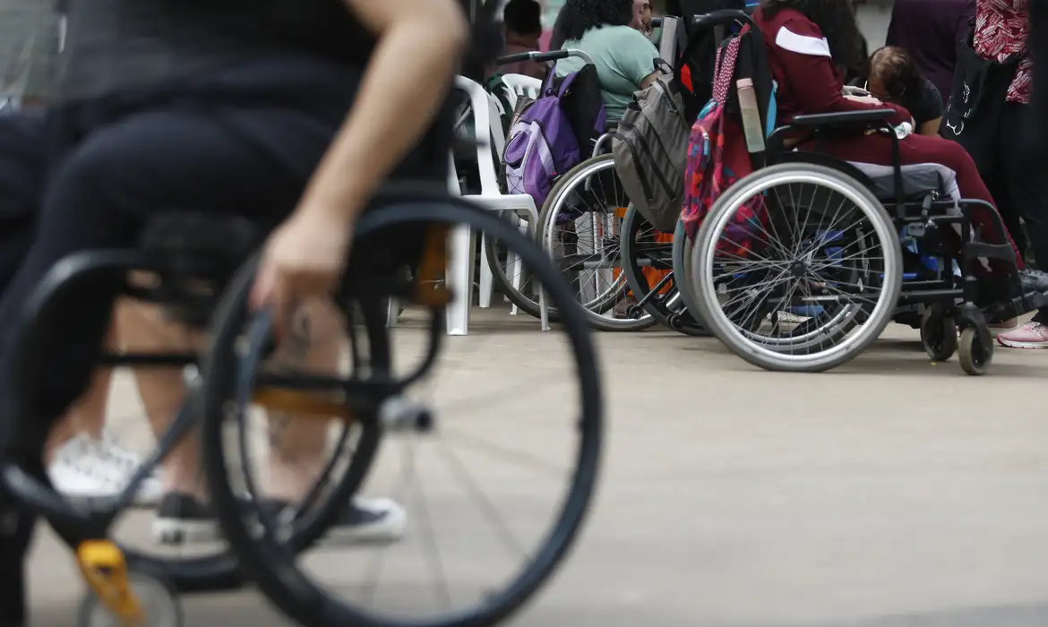 Acessibilidade: entenda as barreiras que afetam o cotidiano das pessoas com deficiência