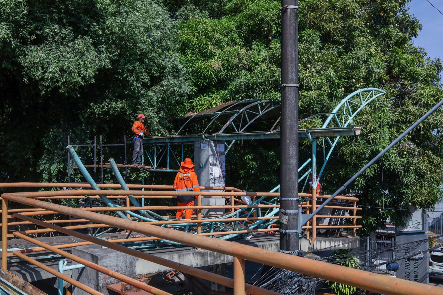 Manaus avança na modernização da passarela da avenida Carvalho Leal