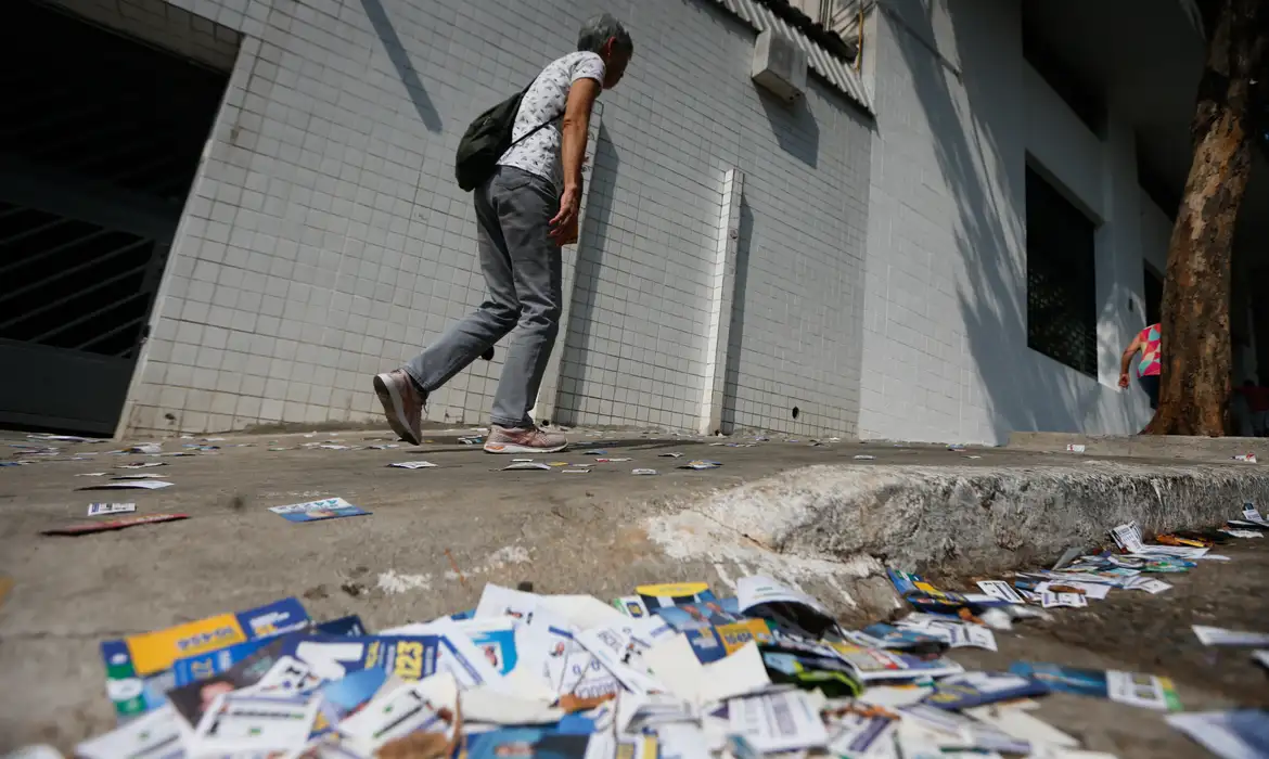 Menos concorrência, mesma cara: o perfil de quem quer o seu voto em 2026
